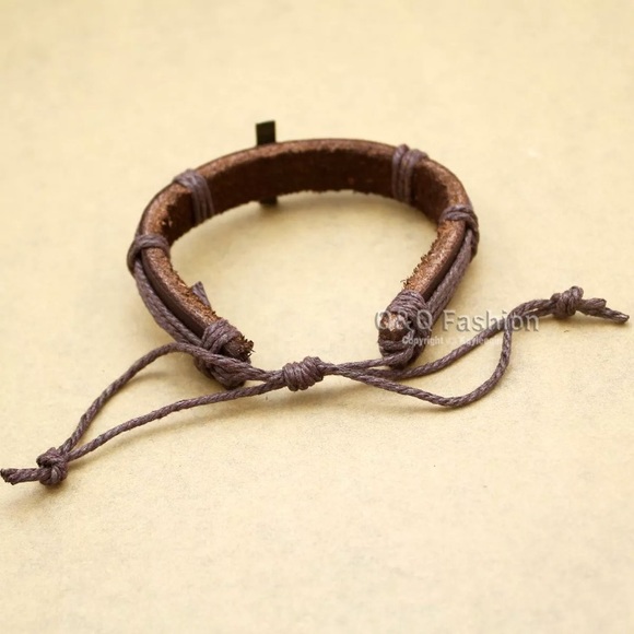 🛍Only $1 in bundle!🛍Leather Jesus bracelet - Picture 4 of 5